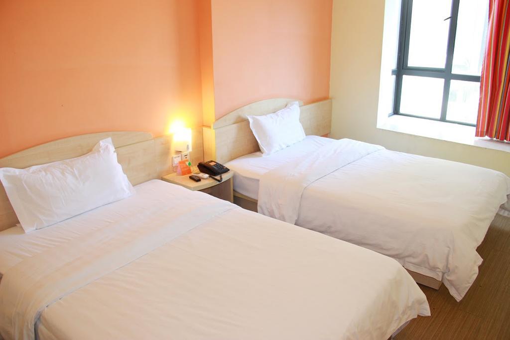 7Days Inn Qingdao Haiyunan Xinglong Road Værelse billede