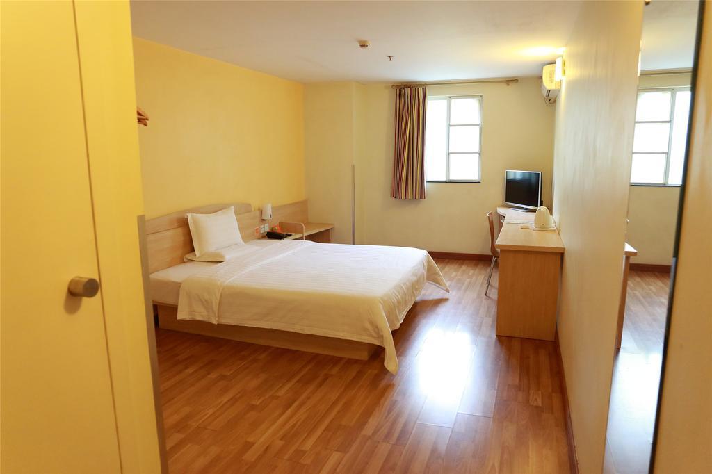 7Days Inn Qingdao Haiyunan Xinglong Road Værelse billede